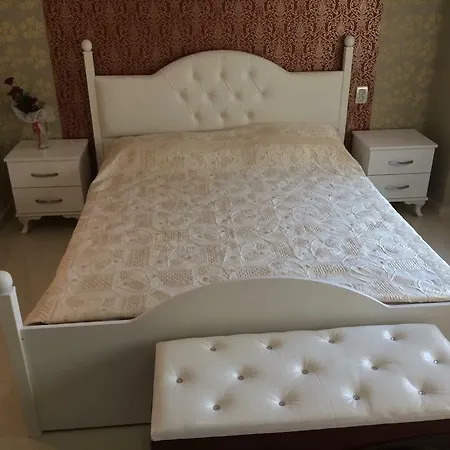Modern Flat מרמריס